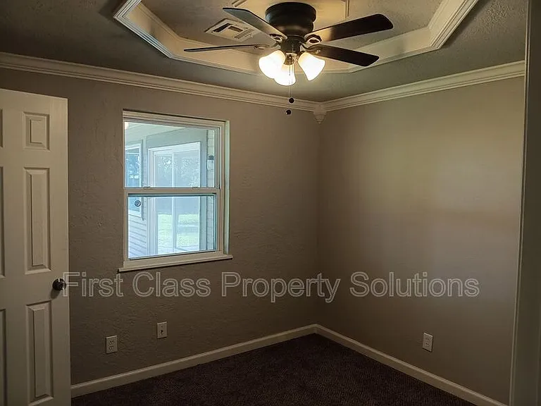 1205 S Howard Ave — Photo 12