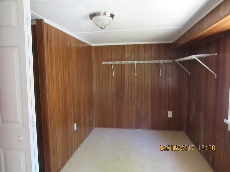 208 1/2 W College St — Photo 9