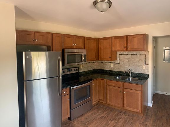2nd image of 182 Marlborough St APT E