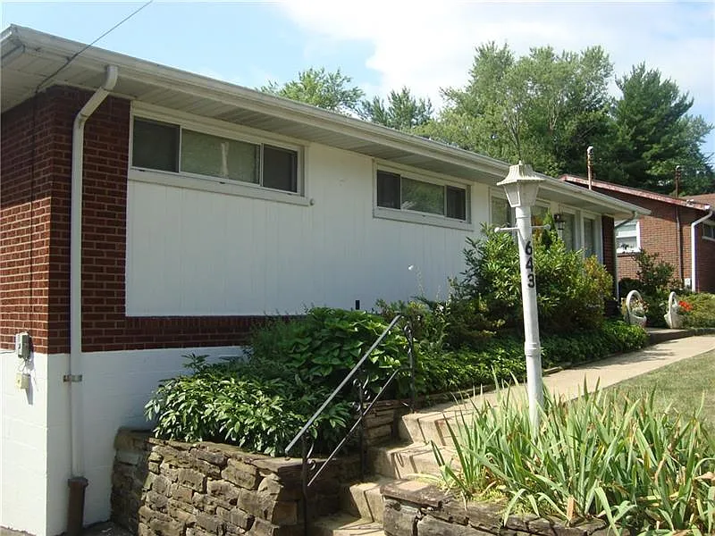 643 Garden City Dr photo 1