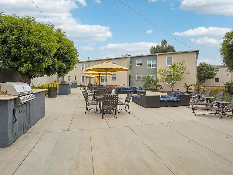 Hollypark Knolls Apartments — Photo 16