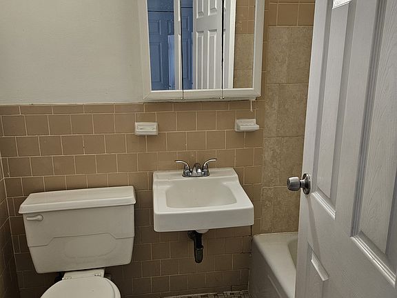 4th image of 126 Beaver St APT 97