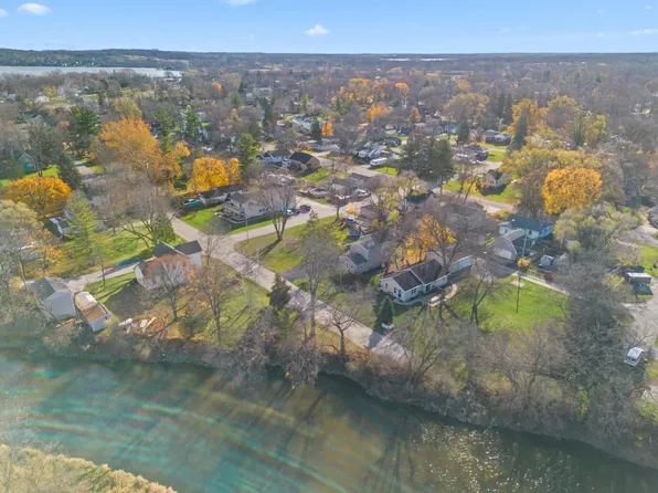 325 West PARK STREET, Silver Lake, WI 53170