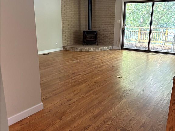 3rd image of 10091 Graham Dr