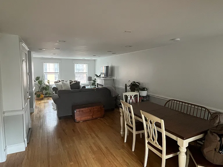 219 W 2nd St #2 — Photo 3