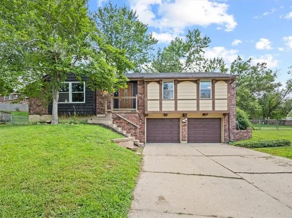 3212 NW Canterbury Pl, Blue Springs, MO 64015