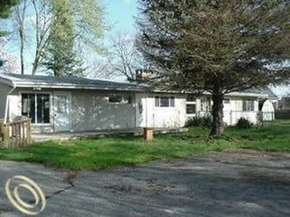 9810 Hilton Rd, Brighton, MI 48114