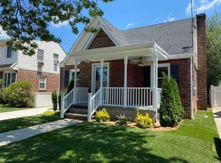 223 Cleveland St, Franklin Square, NY 11010