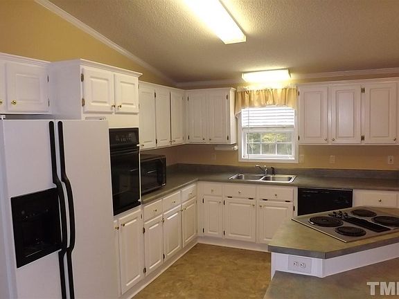 All appliances convey.