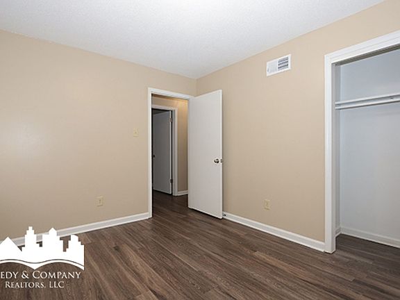 5th image of 3782 Wychemere Dr