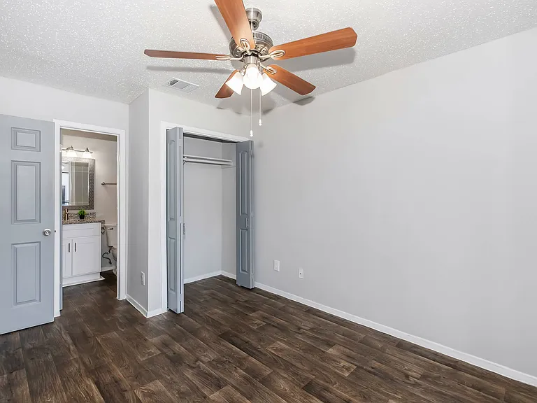 Lamar Place Apartments — Photo 42