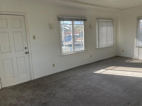 5th image of 824 Torrance Blvd