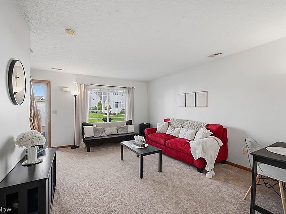 3rd image of 1138 Oxford Cir