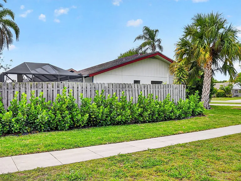 12260 Old Country Rd S — Photo 49