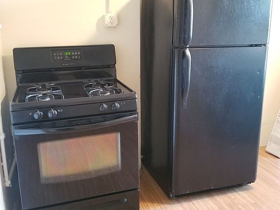 4th image of 163 Starr St APT 4L