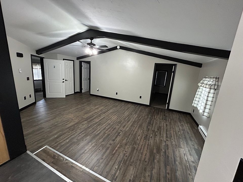 Living room/dining room area