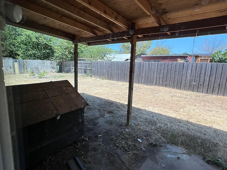 2709 Catalina Way — Photo 13