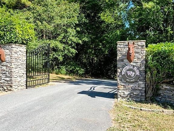 2nd image of 3055 Spring Hill Dr