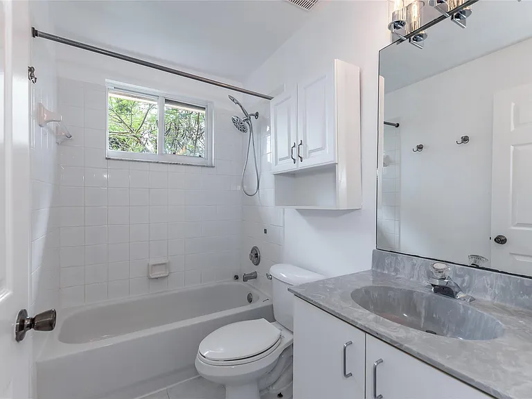 5704 NW 127th Ter — Photo 51