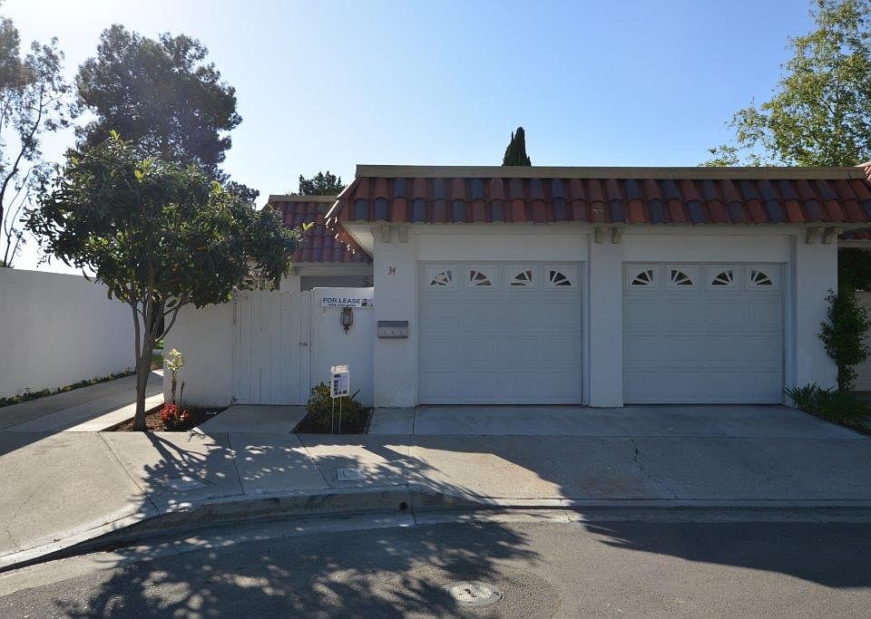 Single story attached house