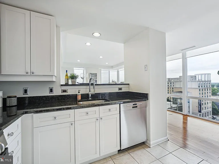 930 Wayne Ave #1205 — Photo 18