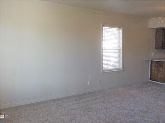 4th image of 819 S Ellison Ave