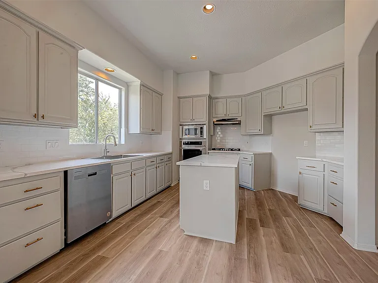 2150 Stacy Knl — Photo 24