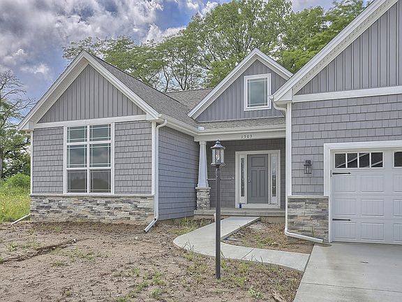 3rd image of 1303 Briarwood Ln