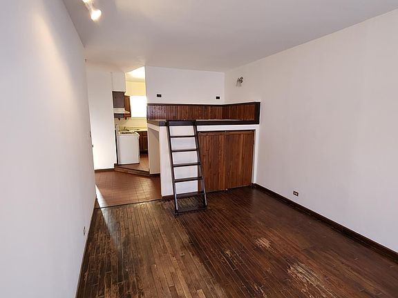 4th image of 1050 W Rosemont Ave APT 3
