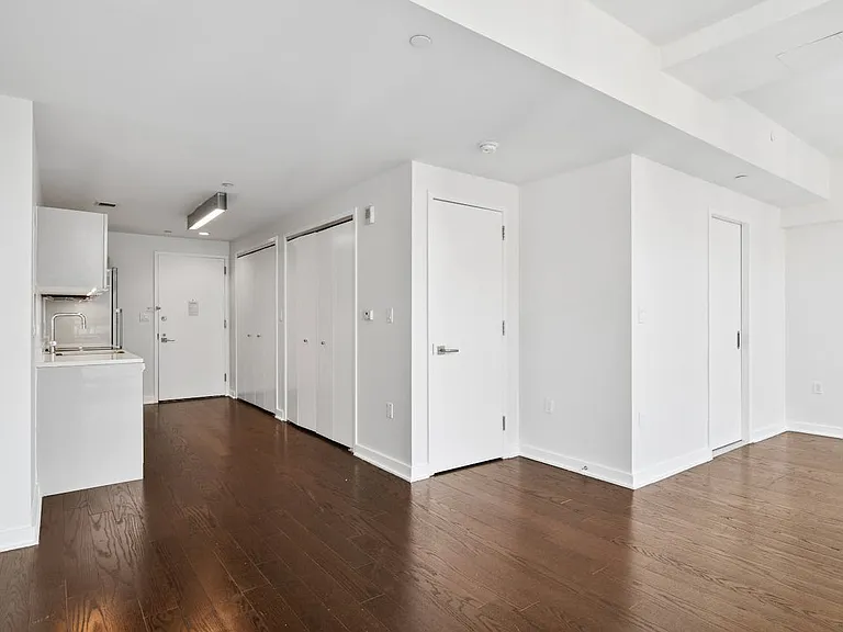400 W 113th St #1613 — Photo 4