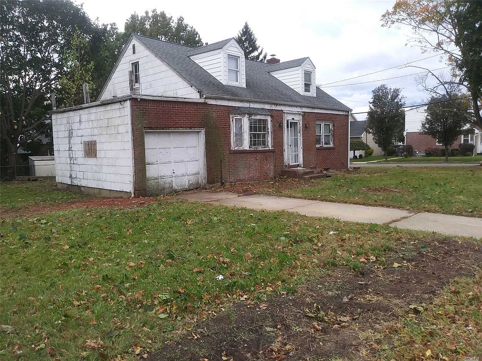 1st image of 1949 New Hyde Park Rd