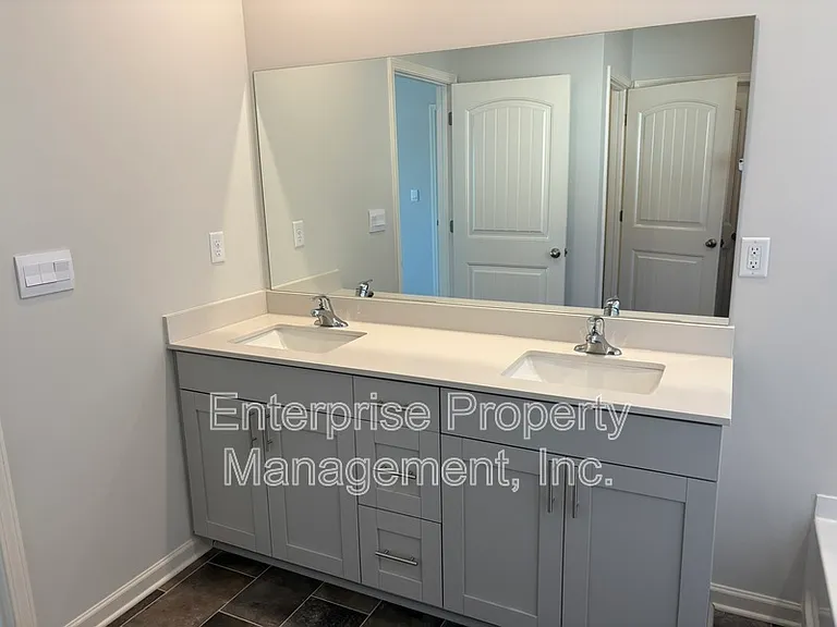 85 Burr Oak Cv — Photo 16