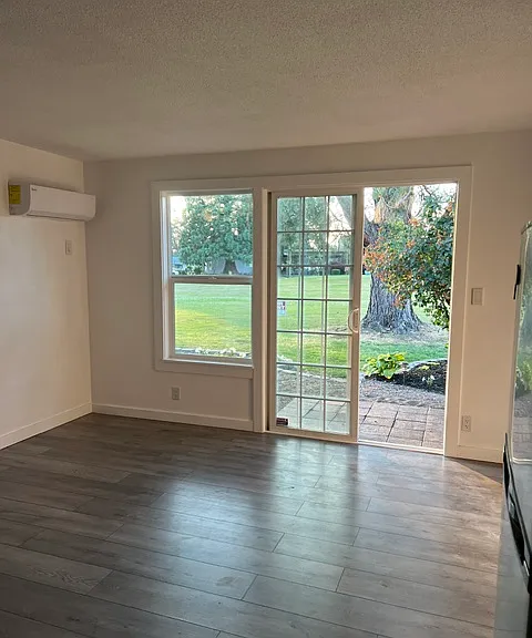 608 Lancaster Dr SE — Photo 8