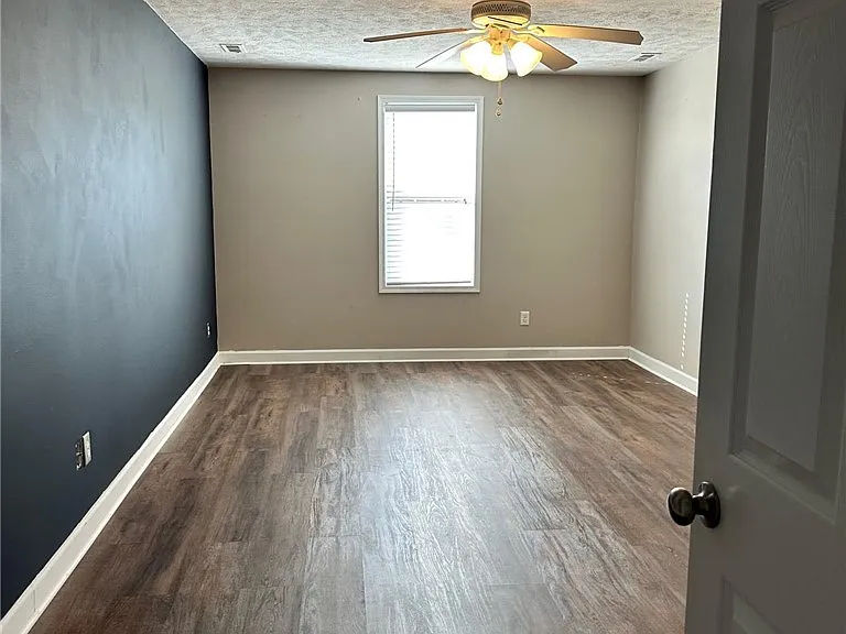 3912 Barclay Way — Photo 9