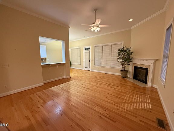 5th image of 640 Canvas Dr
