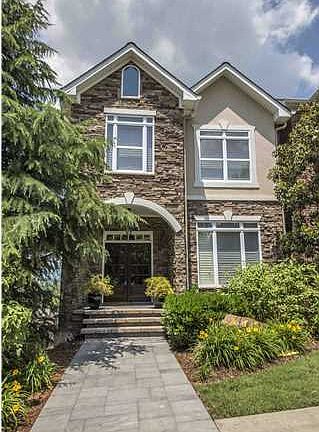 3rd image of 523 Forest Ave #20