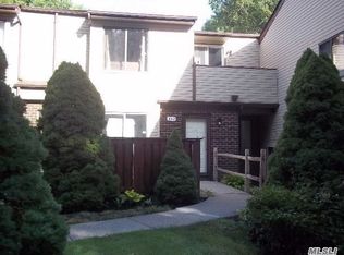 342 Woodland Ct, Coram, NY 11727