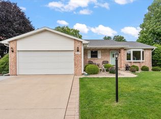 613 Crestwood Dr, Champaign, IL 61822