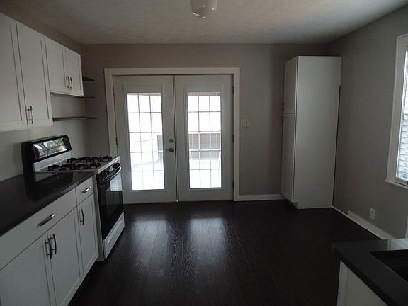 4th image of 850 4th St