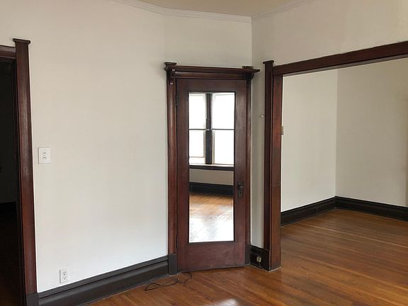 3rd image of 1947 W Montrose Ave