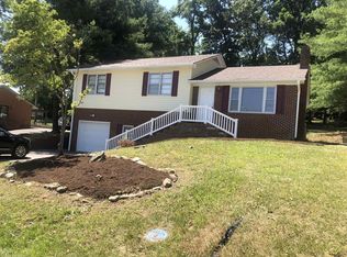 2345 Glade Dr SE, Christiansburg, VA 24073