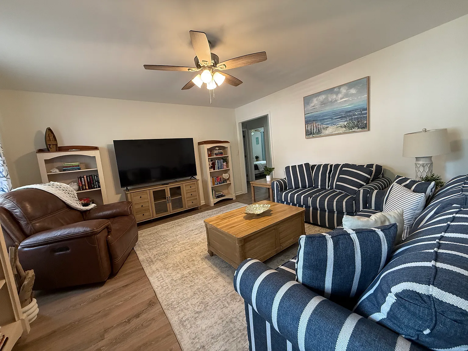 2 bed, 1100 sqft, $1,690 — Photo 3
