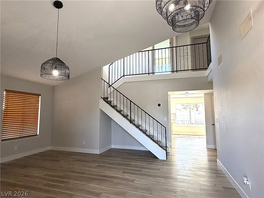 4 bed, 2.5 bath, 1975 sqft, $2,990 — Photo 2