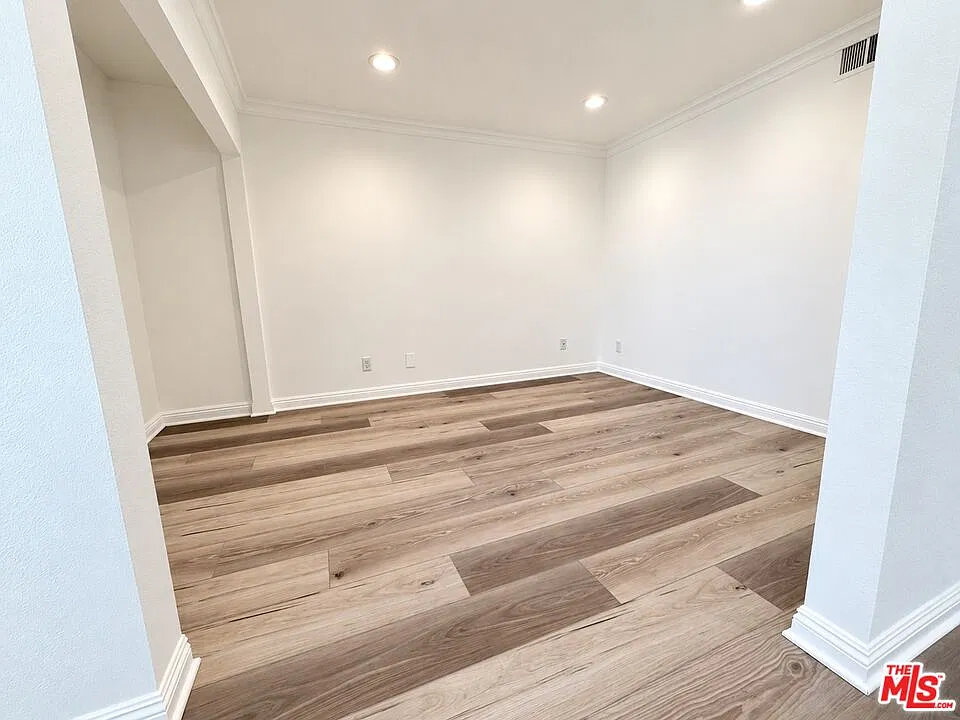 1 bed, 1.5 bath, 885 sqft, $2,600 — Photo 3
