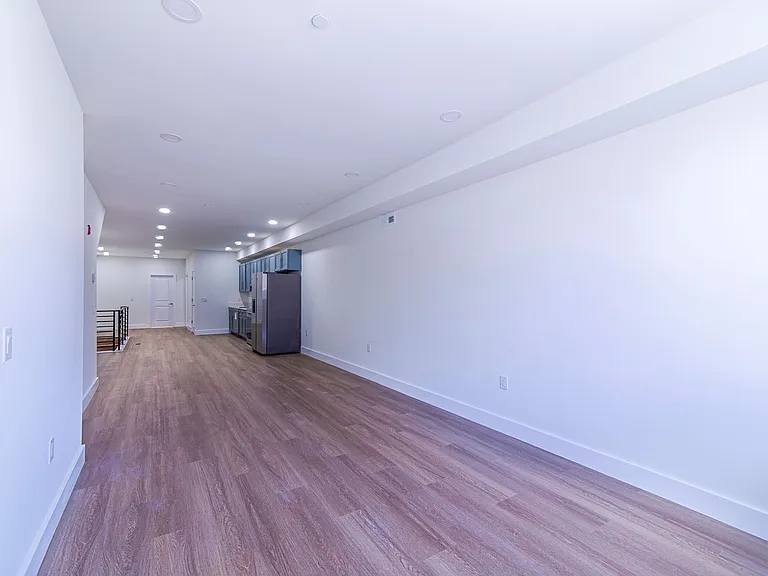 3956 Parrish St — Photo 34