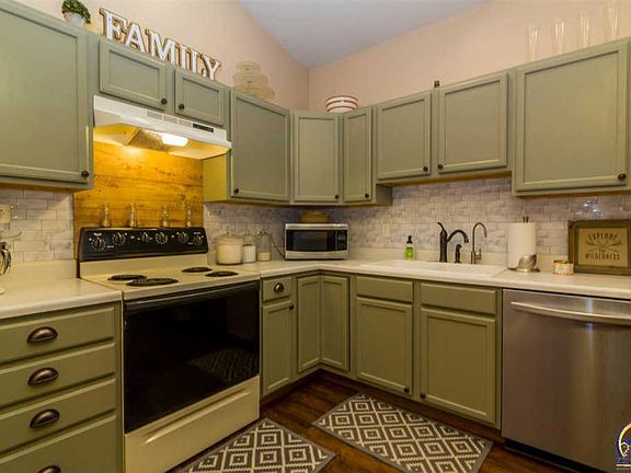 5th image of 3403 SE Walnut Dr