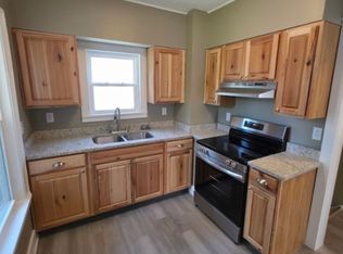 904 Yellowstone Rd, Cleveland Heights, OH 44121