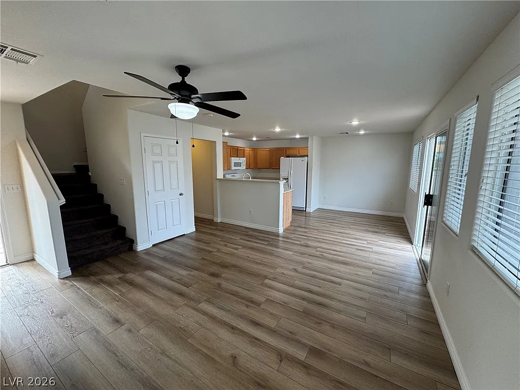 4 bed, 2.5 bath, 1572 sqft, $1,900 — Photo 3