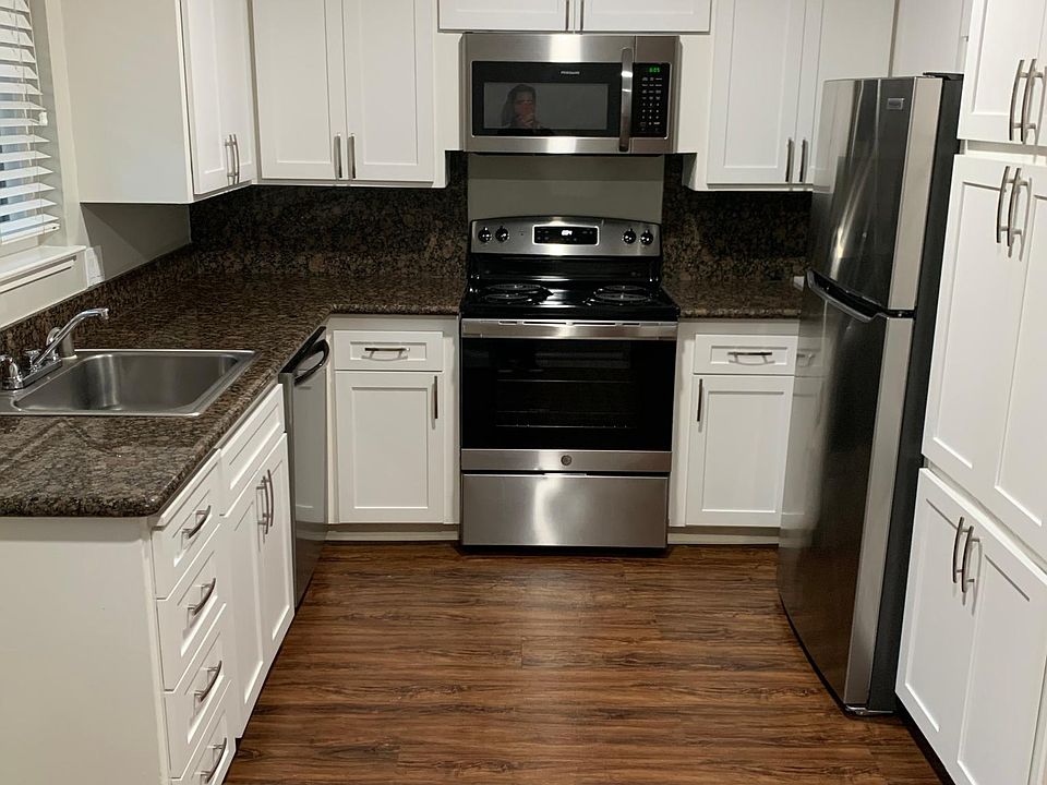 1st image of 912 El Camino Real #9