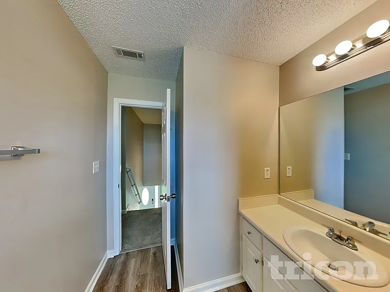 1055 Maria Dr — Photo 22